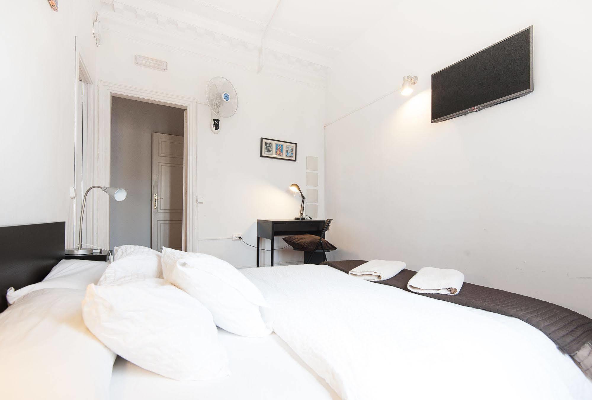 Wow Hostel Barcelona Ngoại thất bức ảnh