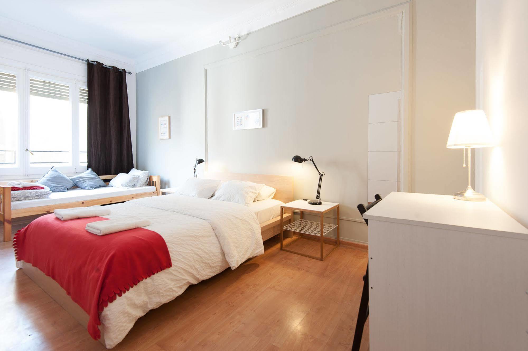 Wow Hostel Barcelona Ngoại thất bức ảnh